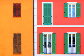 Obraz premium finestre e palazzo colorato, colorful windows and buildings
