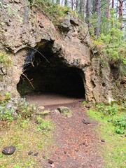 Detalle de la entrada de cueva