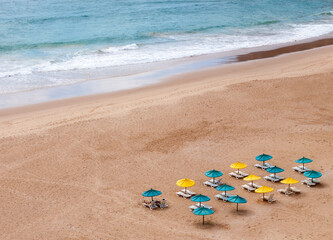 Fototapeta na wymiar Playa paradisíaca, disfrutar vacaciones viajes junto al mar