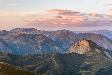 Obraz na płótnie Canvas Sunrise over the mountains