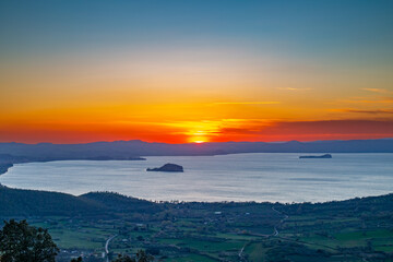 Beautiful panoramic sunset overlooking Lake Bolsena ,Lazio ,Italy,Umbria, - obrazy, fototapety, plakaty