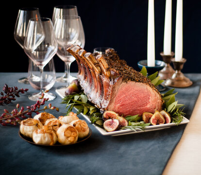 Aged Frenched prime rib roast with garlic and figs 