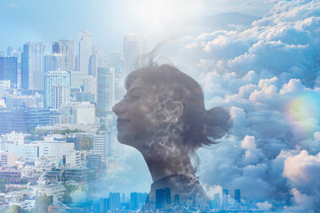 女性の横顔と都市と空の合成写真