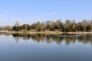 Fototapeta na wymiar The peaceful country lake on a sunny day.