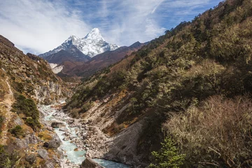Photo sur Plexiglas Ama Dablam Rivière Bhote et mont Ama Dablam. Népal