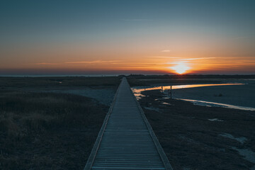 Fototapeta na wymiar Sunset on a bridge beach