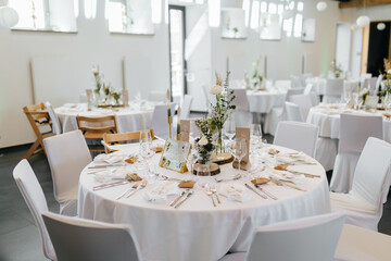 Elegant table setting and decoration at a beautiful wedding location