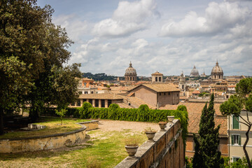 Obraz premium Picturesque View of Traditional Italian Skyline and Architecture in Rome, Italy 03