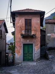 Fototapeta na wymiar old house in the old town of ossuccio in north italy