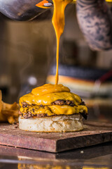 burguer with cheese and bacon