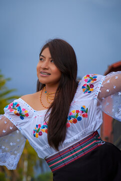Mujer Ind&iacute;gena Ecuador-Riobamba
Las mujeres ind&iacute;genas son reconocidas como las protectoras y guardianas de los valores culturales y las garantes de la permanencia de sus pueblos.