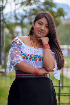 Mujer Ind&iacute;gena Ecuador-Riobamba
Las mujeres ind&iacute;genas son reconocidas como las protectoras y guardianas de los valores culturales y las garantes de la permanencia de sus pueblos.