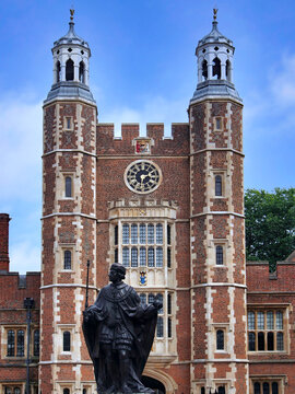 Eton, England :  Clocktower Of Eton College, And Elite Private School, With Staute Of King Henry VI, Its Founder.