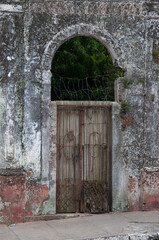 Fototapeta premium old door in a wall