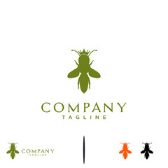 bee king logo esign on isolated background © putra sujiwo