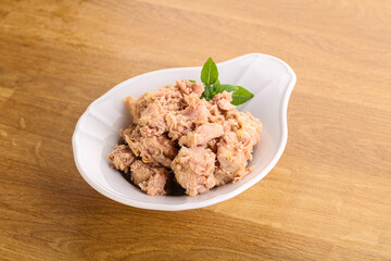 Canned tuna fish with oil