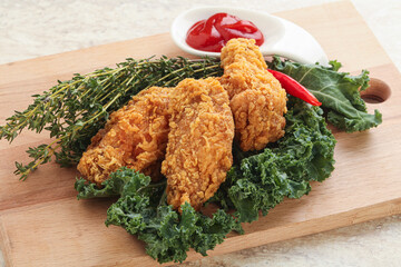 Crispy chicken wings with tomato ketchup