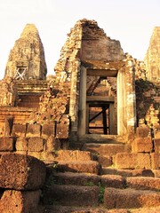 カンボジア、シェムリアップのプレ・ループ。（中央祠堂へ）
 Pre Rup in...