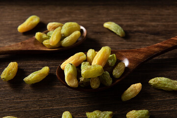 green raisins fruit on wooden table