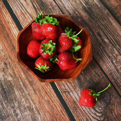 group strawberries with strawberry leaf on wooden background