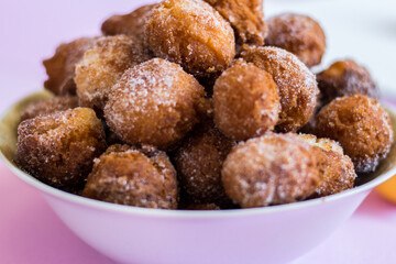 The fluffy pancakes with lemon on a pink background.