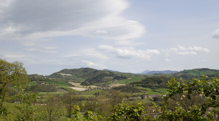 Fototapeta na wymiar Panorama dal sentiero a Valtorda nel Montefeltro nelle Marche