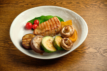 Grilled steak with champignons