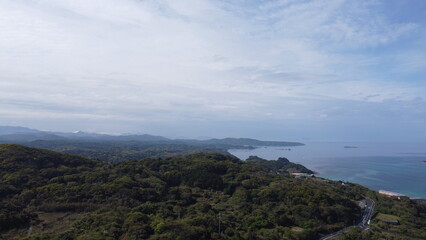 【角島大橋】山口県下関市豊北町大字神田自然と町並み～ドローン空撮　角島の青い海と空