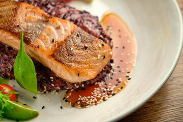 Grilled salmon fillet with lime