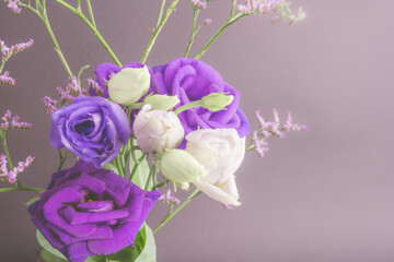 Kartka z kwiatami z miejscem na tekst, delikatne pastelowe kolory. © Aga Bak