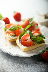 Strawberry crostini with basil and almond 