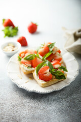 Strawberry crostini with basil and almond 