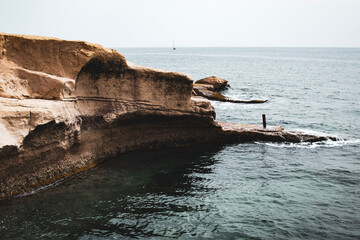 Naklejka premium sea and rocks