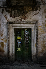 Fototapeta na wymiar old door in the wall