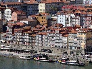 Fototapeta na wymiar Colorful Porto panorama - Portugal 