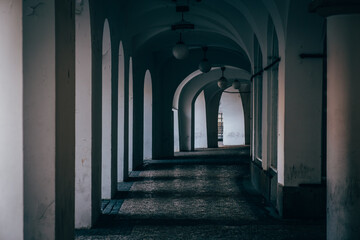 Obraz premium チェコ プラハ 街並み 回廊