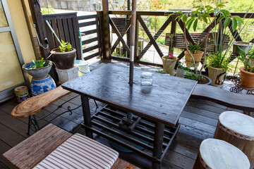 おしゃれなカフェのテラス席