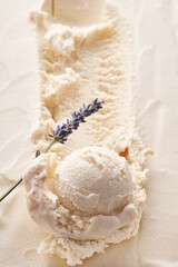 Vanilla ice cream texture and ball.