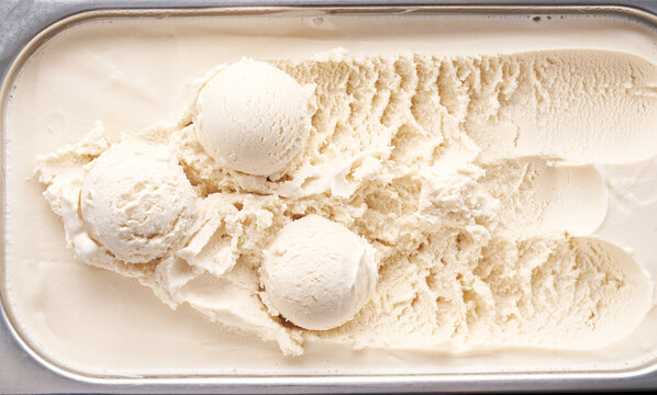 Vanilla ice cream texture and ball.