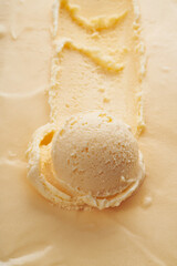 Vanilla ice cream texture and ball.