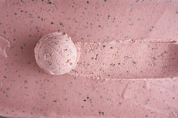 Organic strawberry cream ice cream with basil, texture and ball.