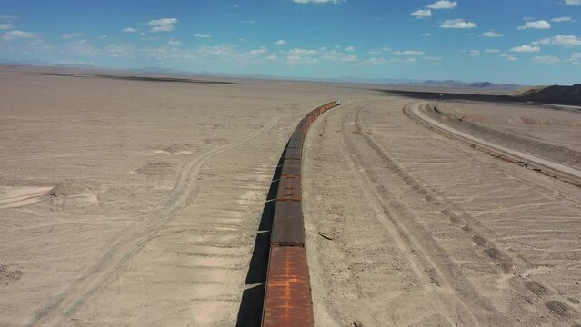 Train in the Atacama Desert in Chile from above | Zug in der Atacama W&uuml;ste aus der Luft