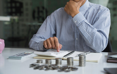 business man counting coins and banknotes by taking notes profit from doing business For saving money, saving money for the future and life after retirement - obrazy, fototapety, plakaty