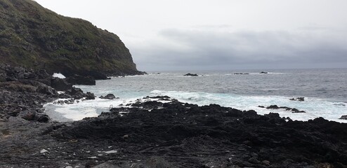 Obraz premium Escarpa rochosa