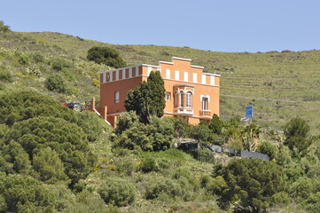 Fototapeta na wymiar Antiguo edificio de Aduanas, Portbou, Gerona, Costa Brava, pueblo costero, Cataluña, España