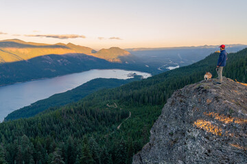 Beautiful Mountain Peak View of the Pacific Northwest © adonis_abril