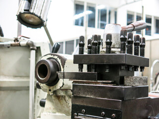 black lathe knife lock Use screw threads to hold the grip strength. Properties are hardened steel, high strength, rusty brown color, through a long time of use