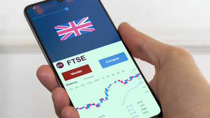 fondo de inversión negociado en bolsa mundial, Datos del mercado de valores en el teléfono. Análisis de negocios de una tendencia ETF mercado inglés
. Blue chips. Texto en español	
