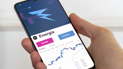 fondo de inversión negociado en bolsa mundial, Datos del mercado de valores en el teléfono. Análisis de negocios de una tendencia ETF. Blue chips. Texto en español	
