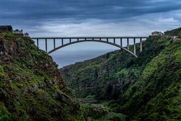 Obraz premium bridge over the sea